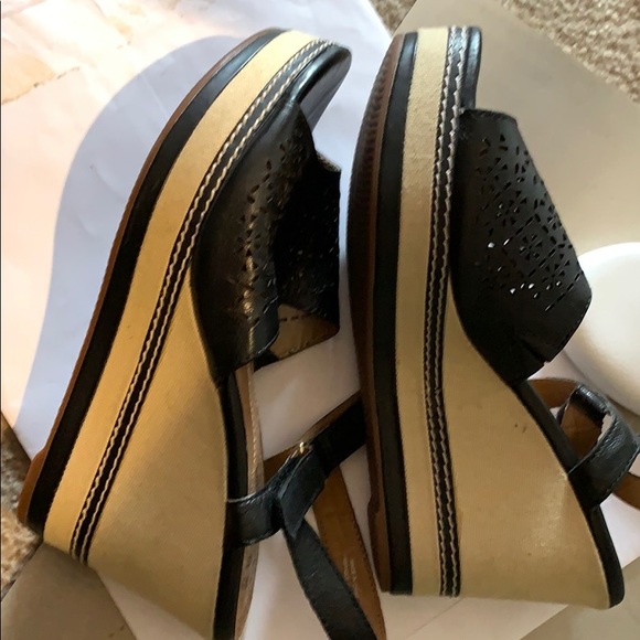 Shoe - Picture 2 of 5